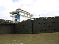 Miraflores Locks-going down! 3