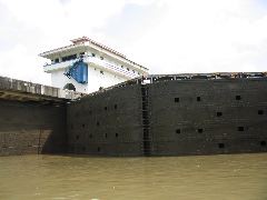 Miraflores Locks-going down! 4