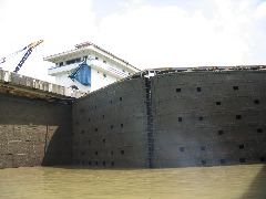 Miraflores Locks-going down! 6